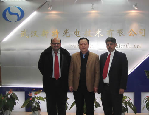 ӡ�ȿͻ����ݷ���˾����һ��Ǣ̸��������