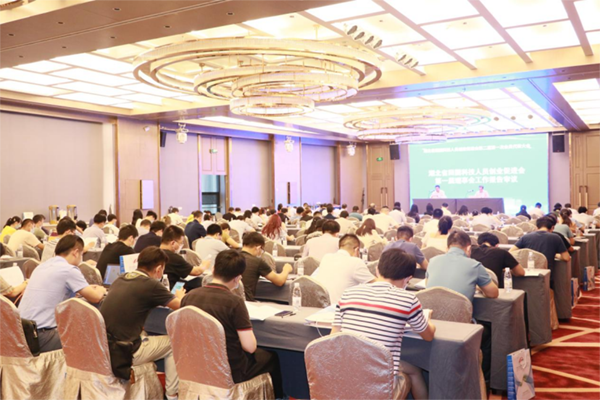 ����ף�ض��³�����첩ʿ�ٴε�ѡΪ����ʡ�ع��Ƽ���Ա��ҵ�ٽ������»ḱ�᳤